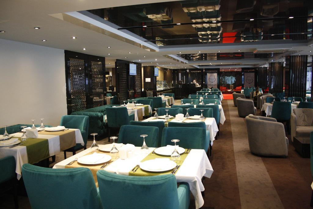 Atasehir Palace Hotel & Conference Istanboel Buitenkant foto