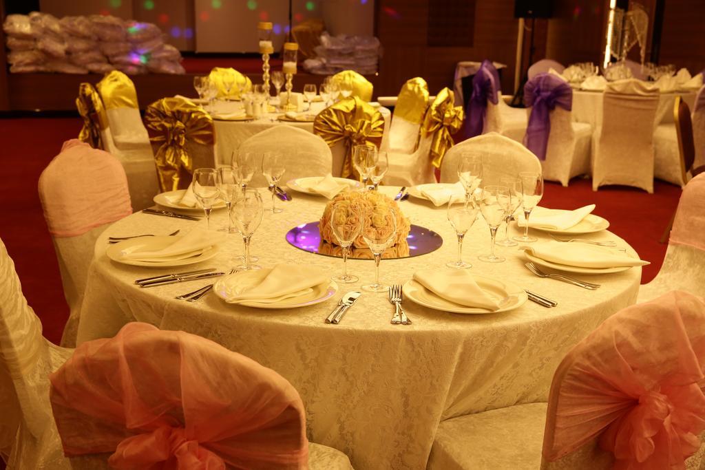 Atasehir Palace Hotel & Conference Istanboel Buitenkant foto
