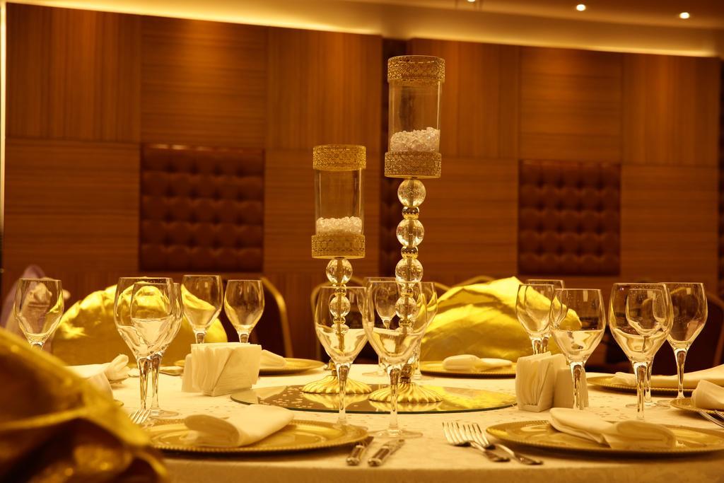 Atasehir Palace Hotel & Conference Istanboel Buitenkant foto