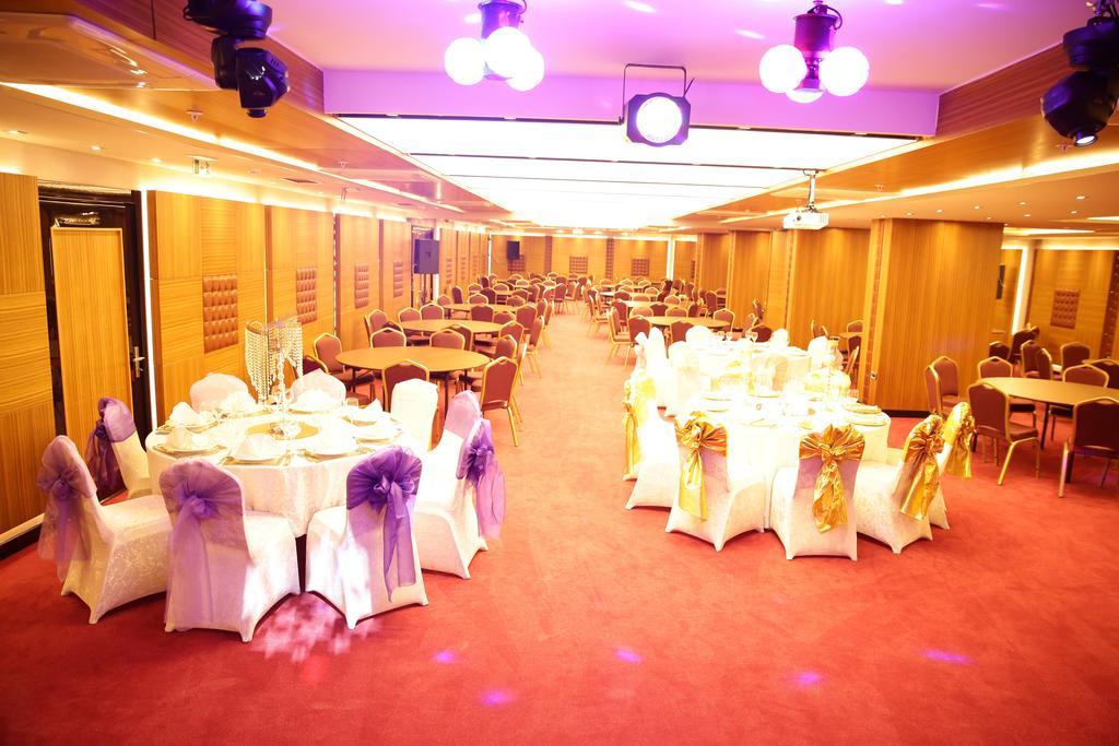 Atasehir Palace Hotel & Conference Istanboel Buitenkant foto