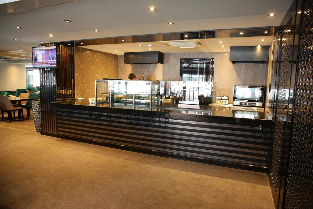 Atasehir Palace Hotel & Conference Istanboel Buitenkant foto