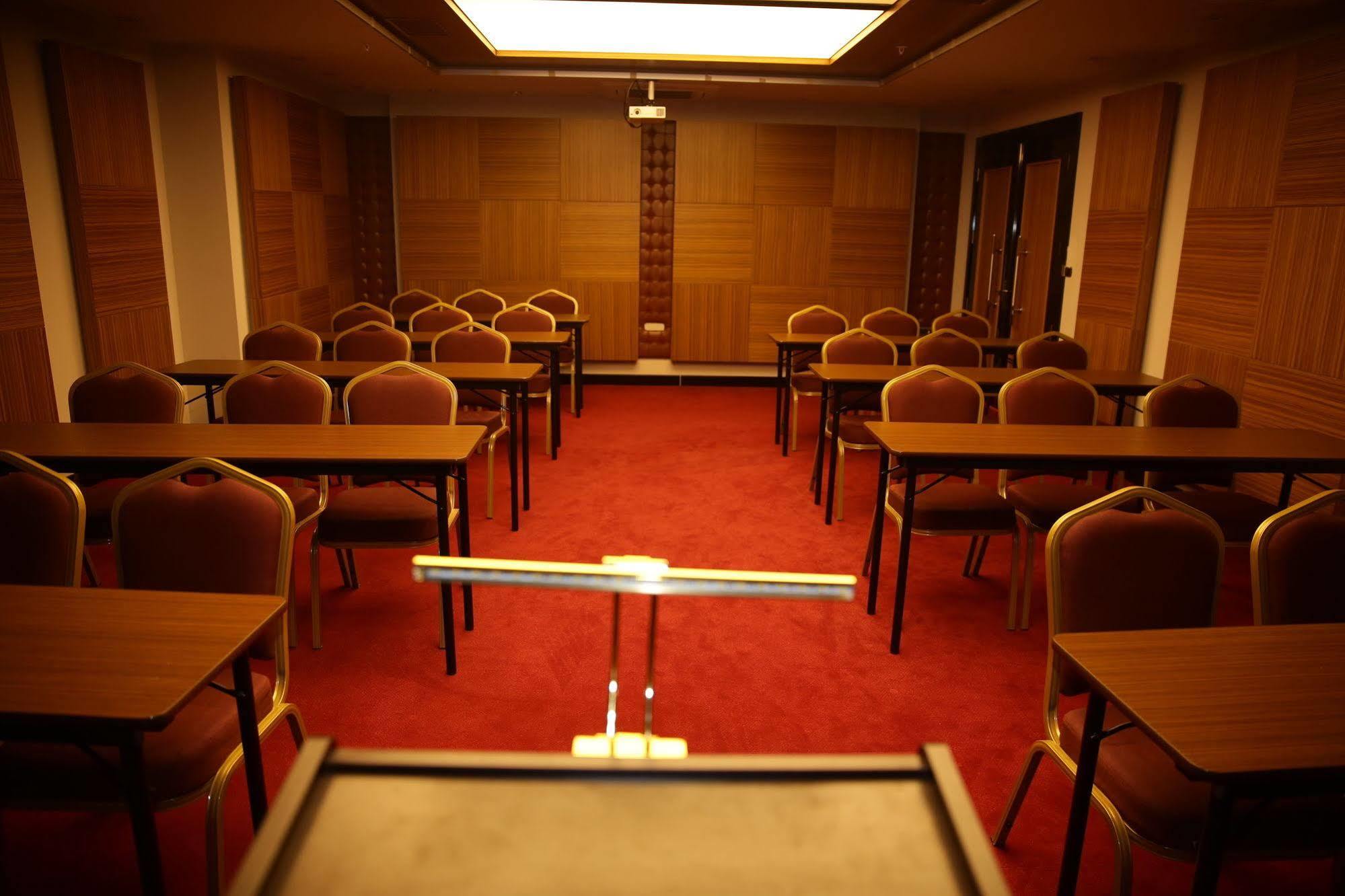 Atasehir Palace Hotel & Conference Istanboel Buitenkant foto